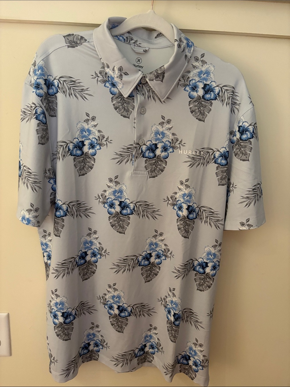 Men's Hurley Tropical Polo Shirt Moisture Wicking UPH 50 Size Medium  NWOT Golf